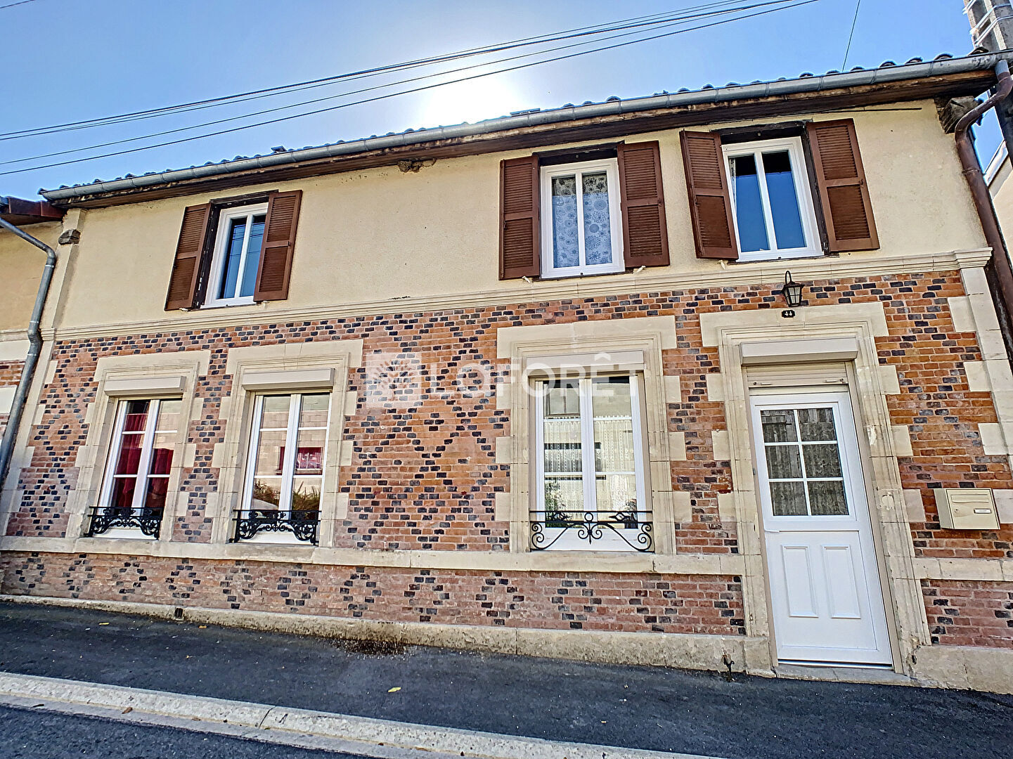 Achat maison La NeuvilleauPont 6 pièce(s) 177 m² 139 000 € ⇔