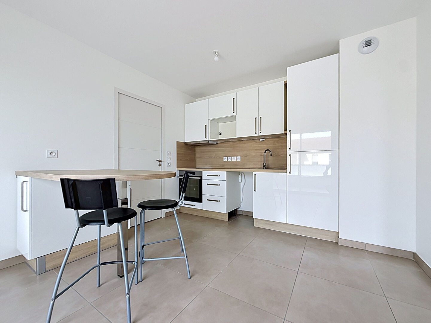 Maison à louer, 40m², L ISLE D ABEAU