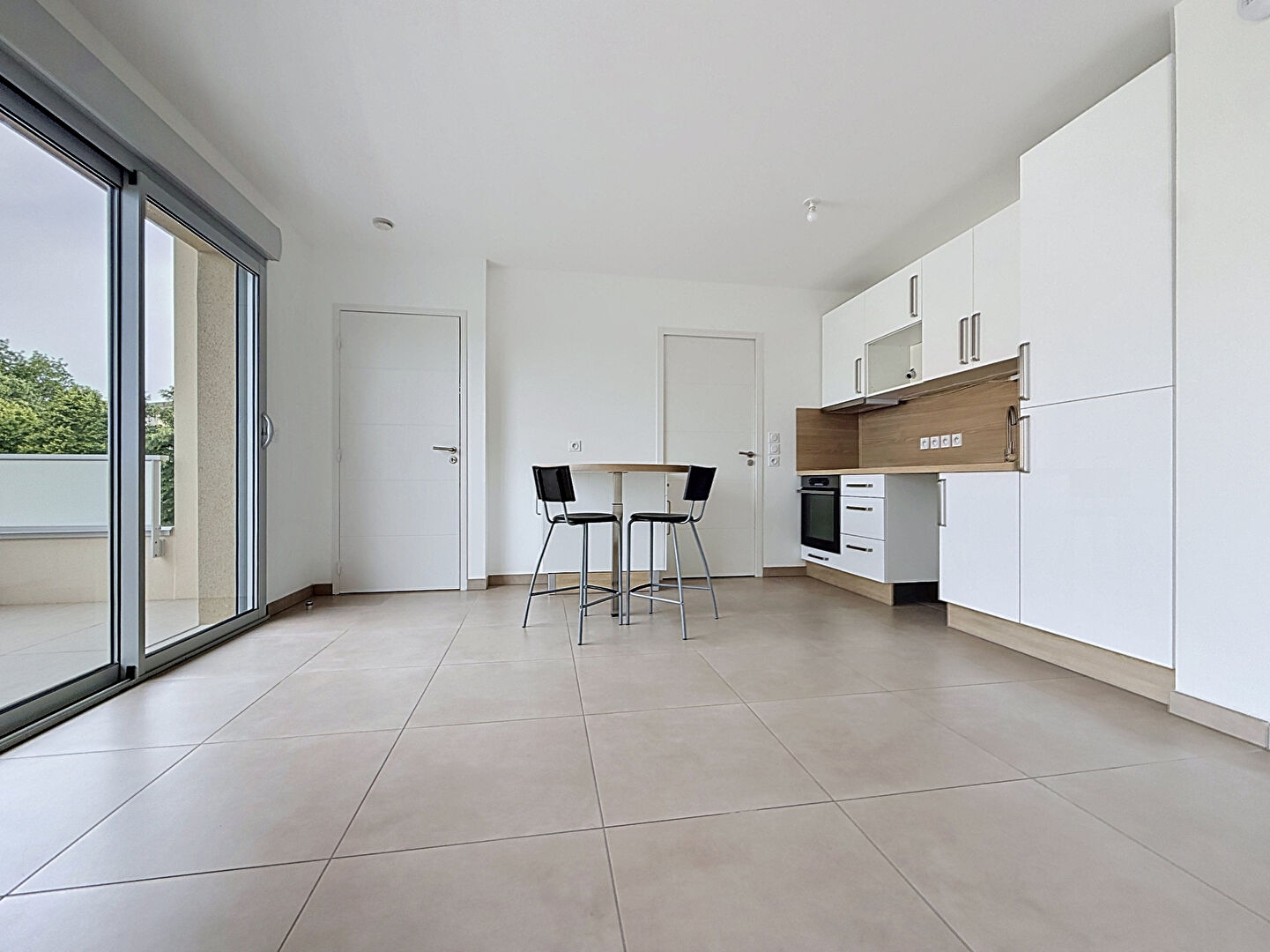 Maison à louer, 40m², L ISLE D ABEAU
