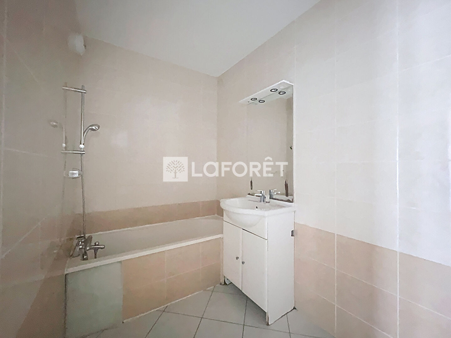 Appartement a louer rillieux-la-pape - 3 pièce(s) - 85 m2 - Surfyn