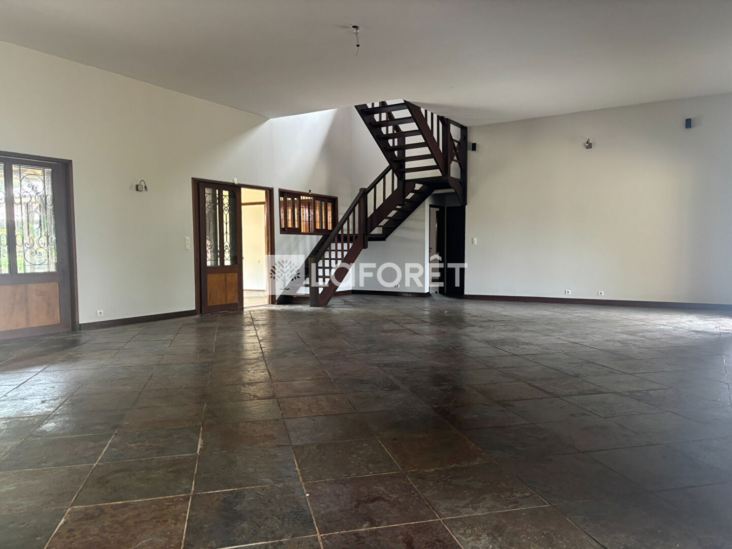Maison à vendre, 460m², REMIRE MONTJOLY