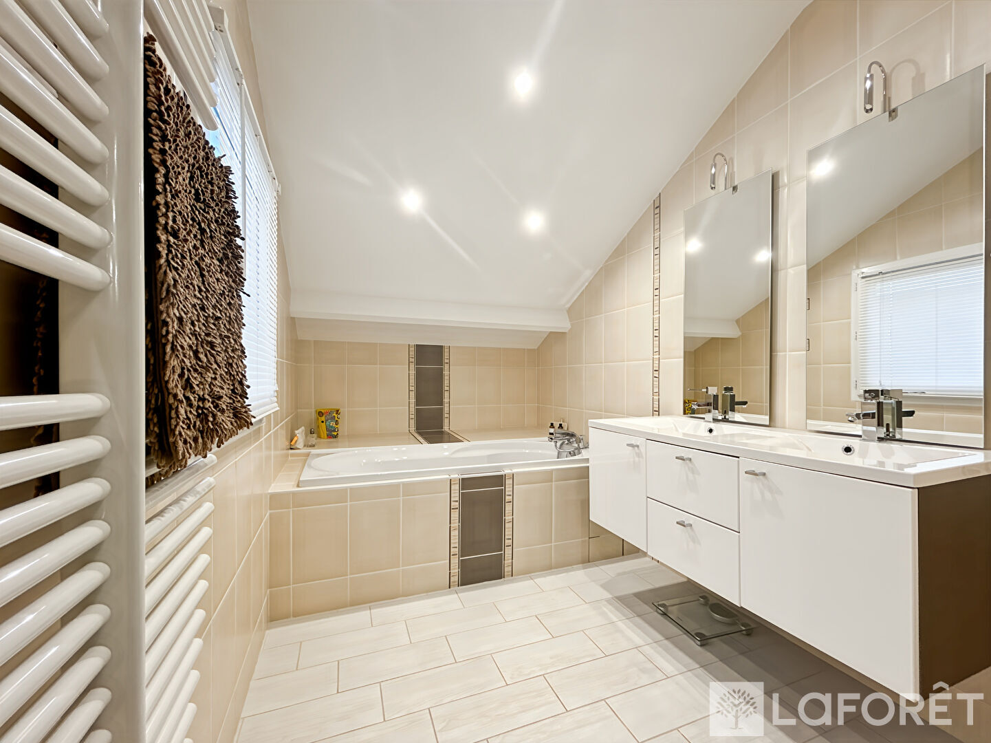 Maison a louer cholet - 7 pièce(s) - 215 m2 - Surfyn