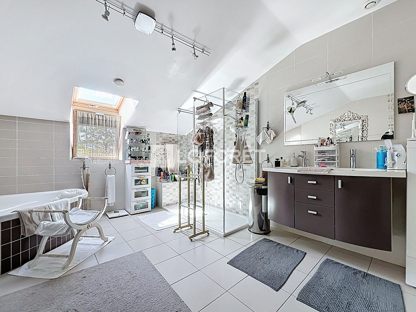 Maison T7 - 220m² - CHOLET — 7 pièces, 220 m², 6 chambres — photo 10