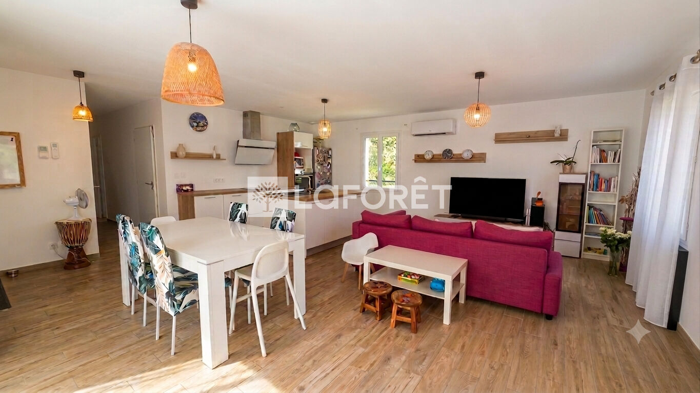 Maison à louer, 89m², CUERS