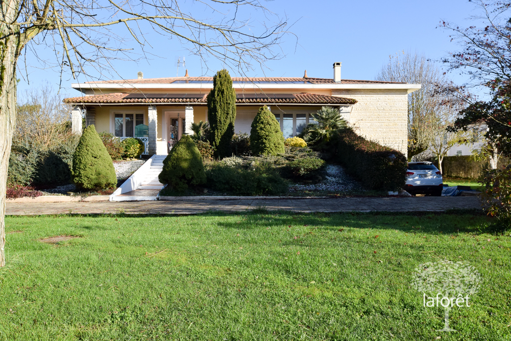 Achat maison près de Gémozac 7 pièce(s) 220 m² 297 000 € ⇔