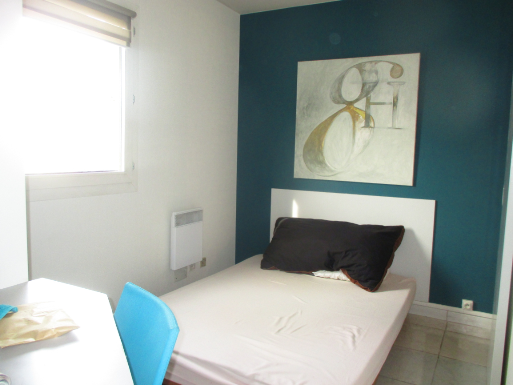 Location appartement Le Kremlin-Bicêtre - 1 pièce(s) - 12 m² - 680 € par mois ⇔ Laforêt Immobilier