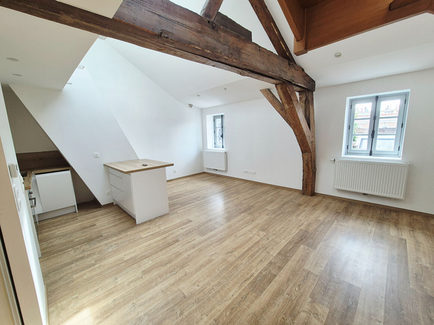 Appartement a louer  - 4 pièce(s) - 75.28 m2 - Surfyn