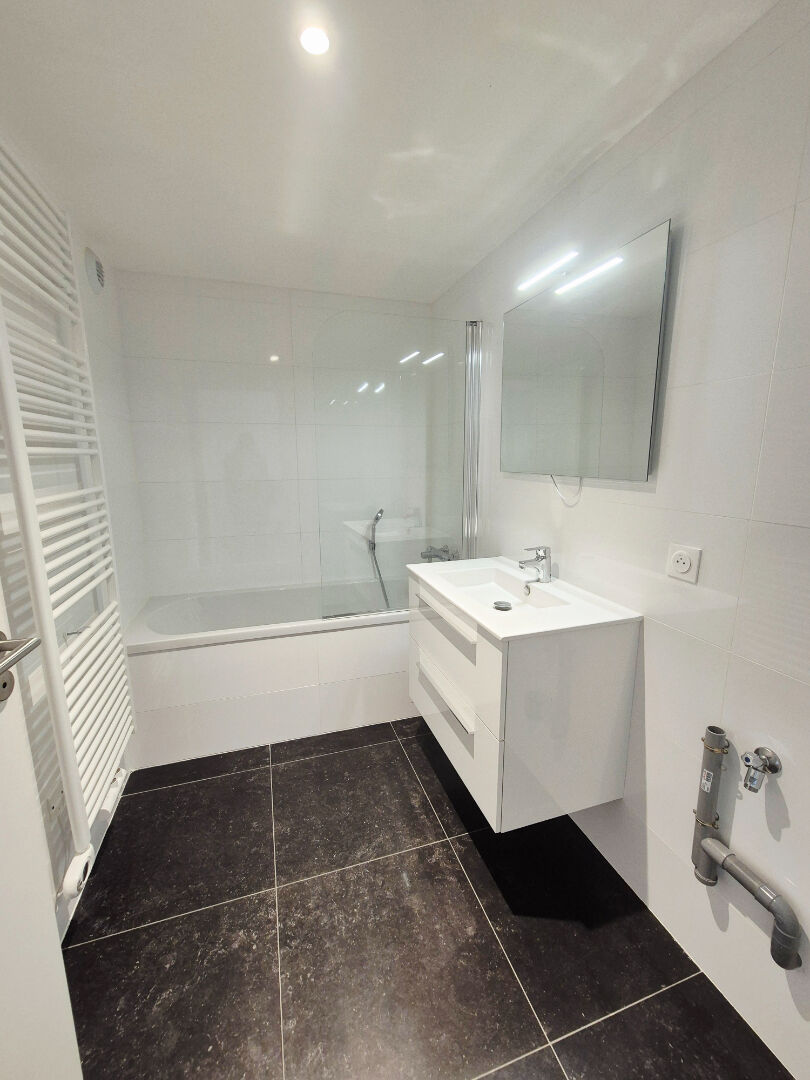 Appartement a louer  - 4 pièce(s) - 75.28 m2 - Surfyn