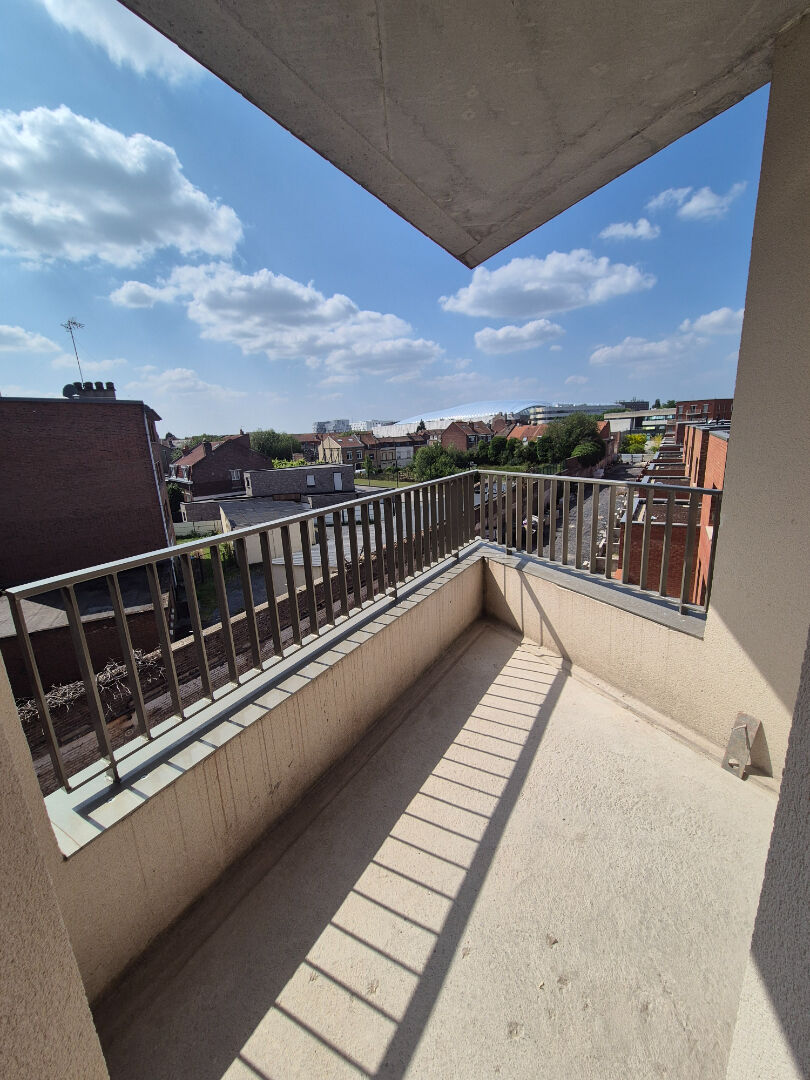 Appartement a louer  - 4 pièce(s) - 75.9 m2 - Surfyn