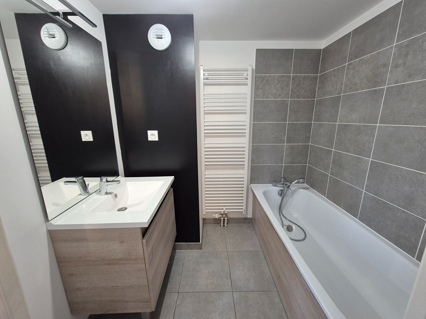 Appartement a louer  - 4 pièce(s) - 83.5 m2 - Surfyn