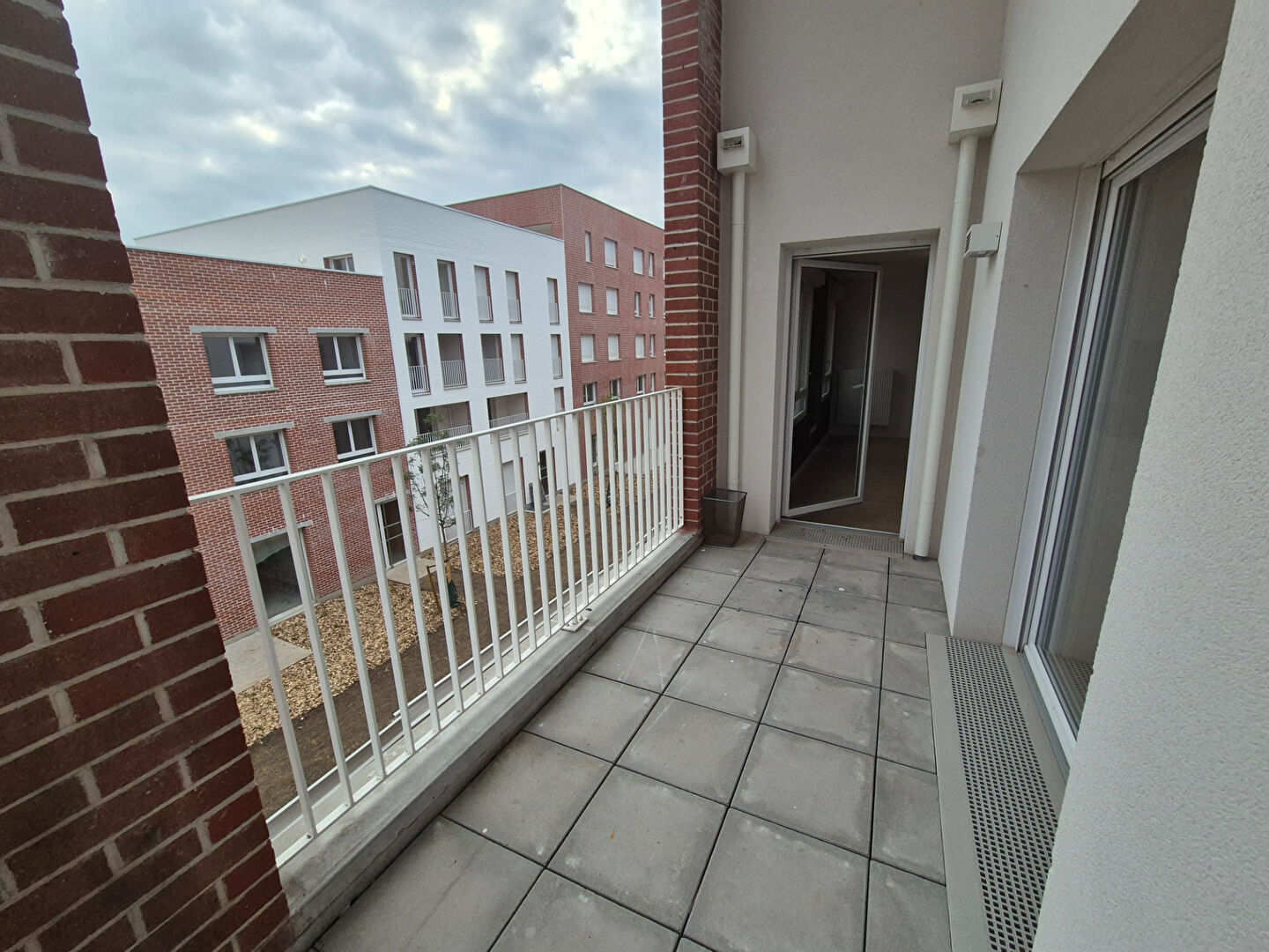 Appartement a louer  - 4 pièce(s) - 83.5 m2 - Surfyn