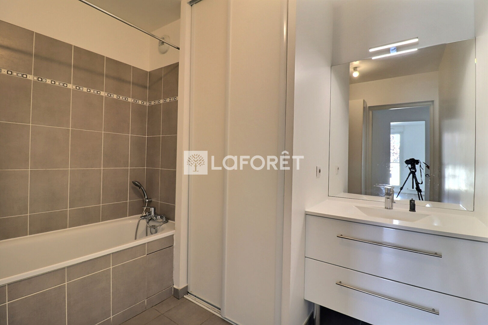 Appartement a louer saint-ouen-sur-seine - 4 pièce(s) - 78.67 m2 - Surfyn