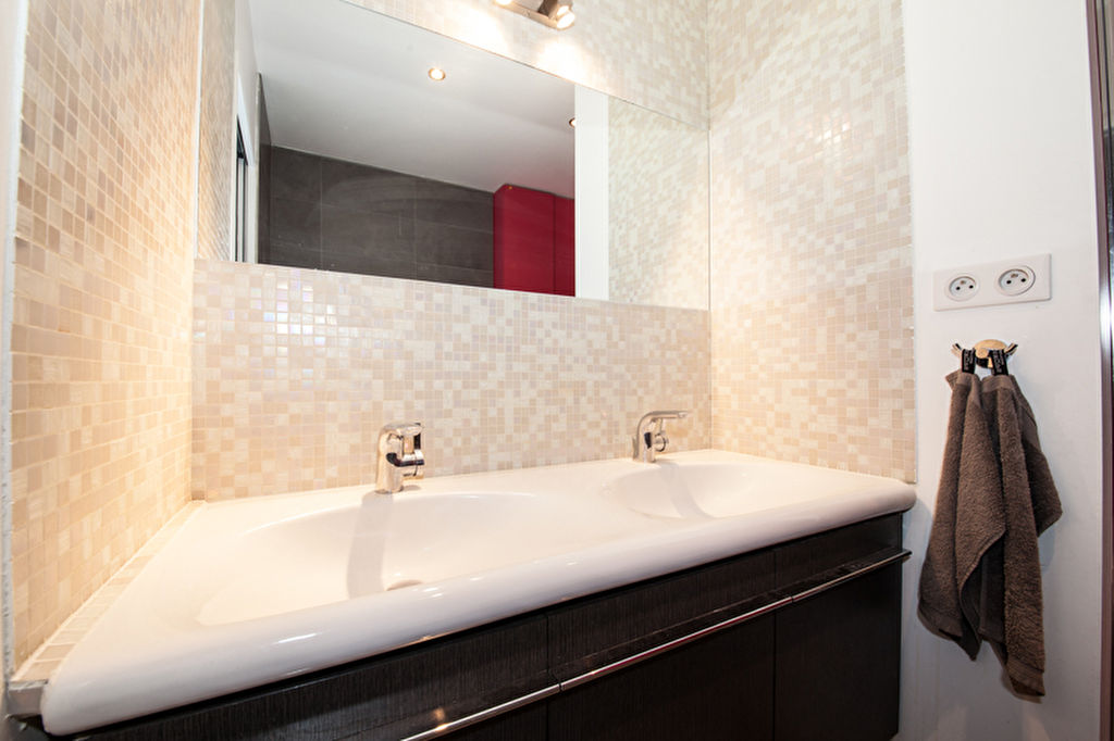 Appartement a louer paris-8e-arrondissement - 3 pièce(s) - 91.07 m2 - Surfyn