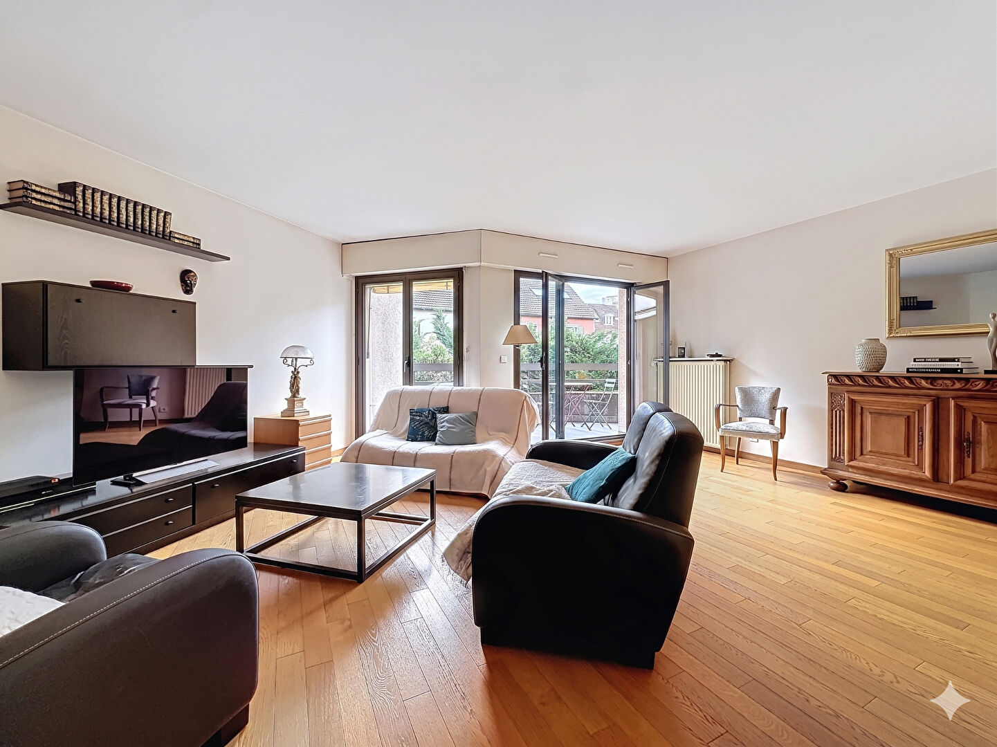 Appartement T4 - 98m² - Suresnes — 4 pièces, 98 m², 3 chambres — photo 3