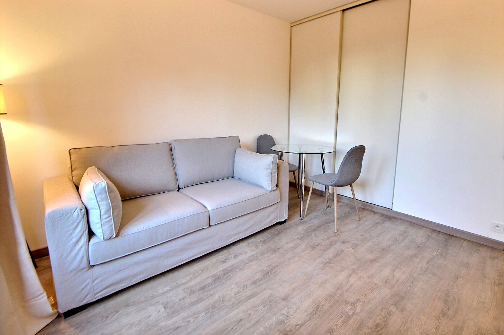 Maison à louer, 21m², SURESNES
