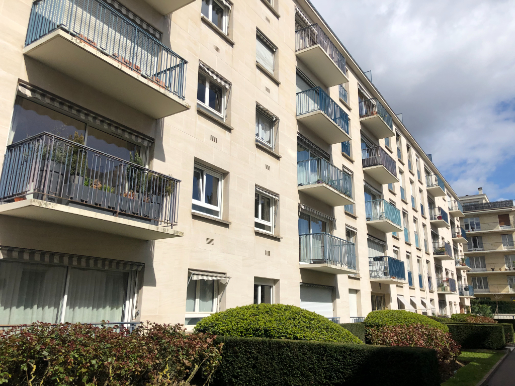 82 Rue Yves Le Coz 78000 Versailles